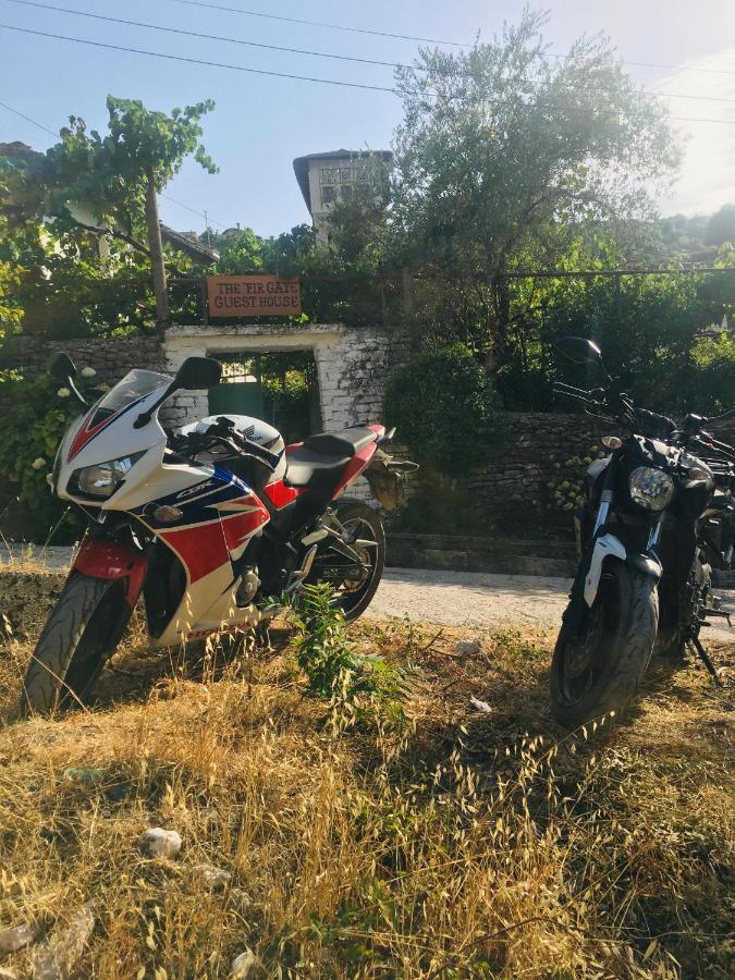 Flora'S Guesthouse 'The Fir Gate' Gjirokastër المظهر الخارجي الصورة