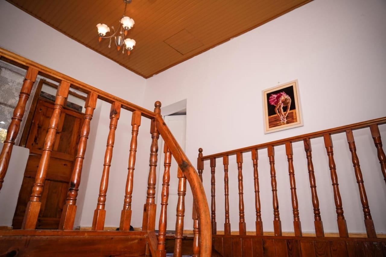 Flora'S Guesthouse 'The Fir Gate' Gjirokastër المظهر الخارجي الصورة