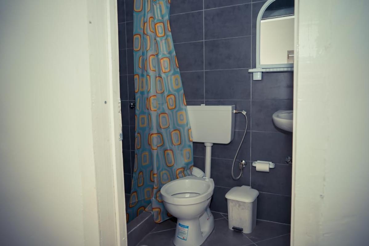 Flora'S Guesthouse 'The Fir Gate' Gjirokastër المظهر الخارجي الصورة
