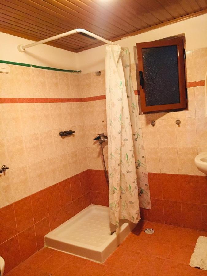 Flora'S Guesthouse 'The Fir Gate' Gjirokastër المظهر الخارجي الصورة