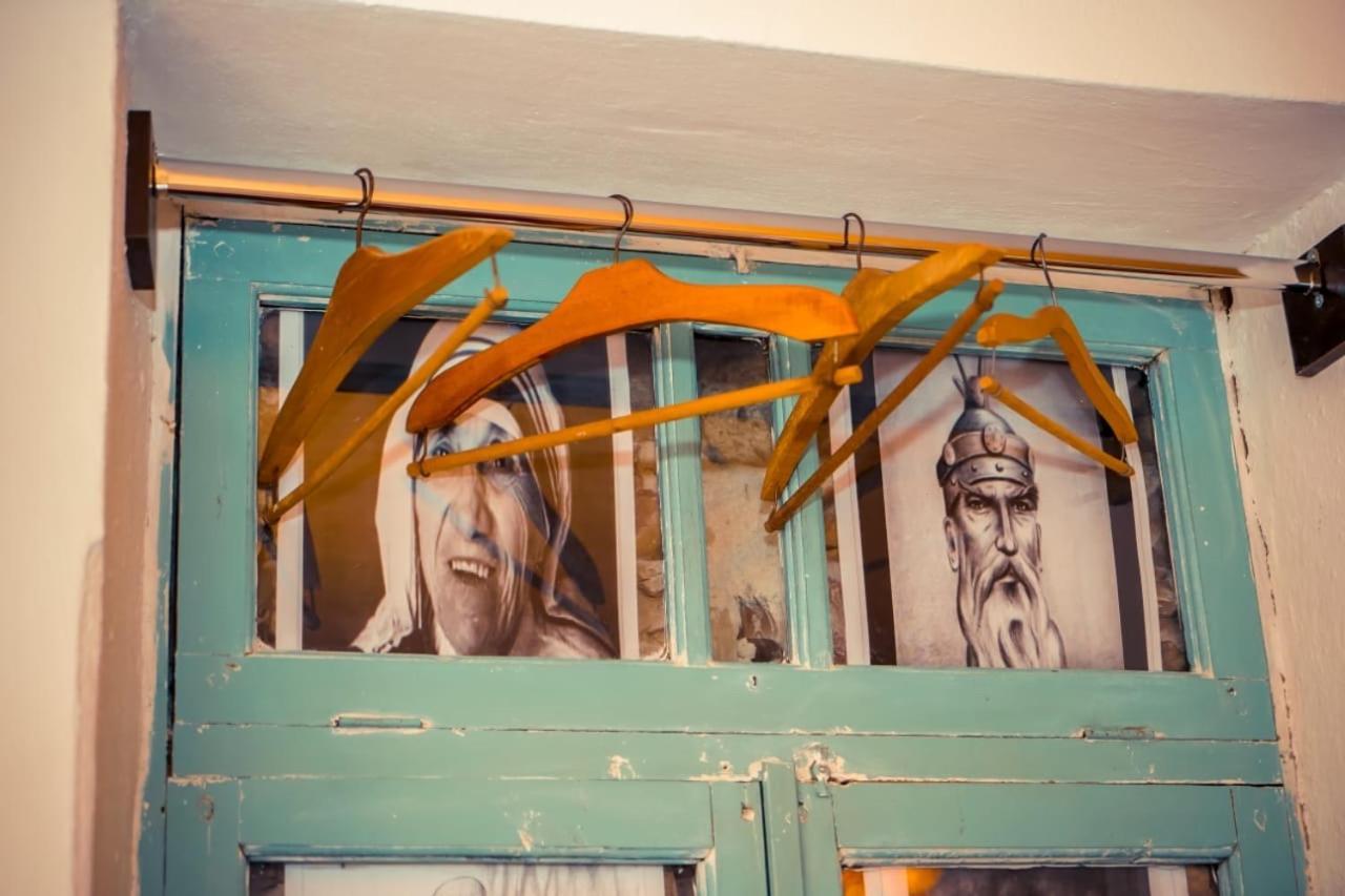Flora'S Guesthouse 'The Fir Gate' Gjirokastër المظهر الخارجي الصورة