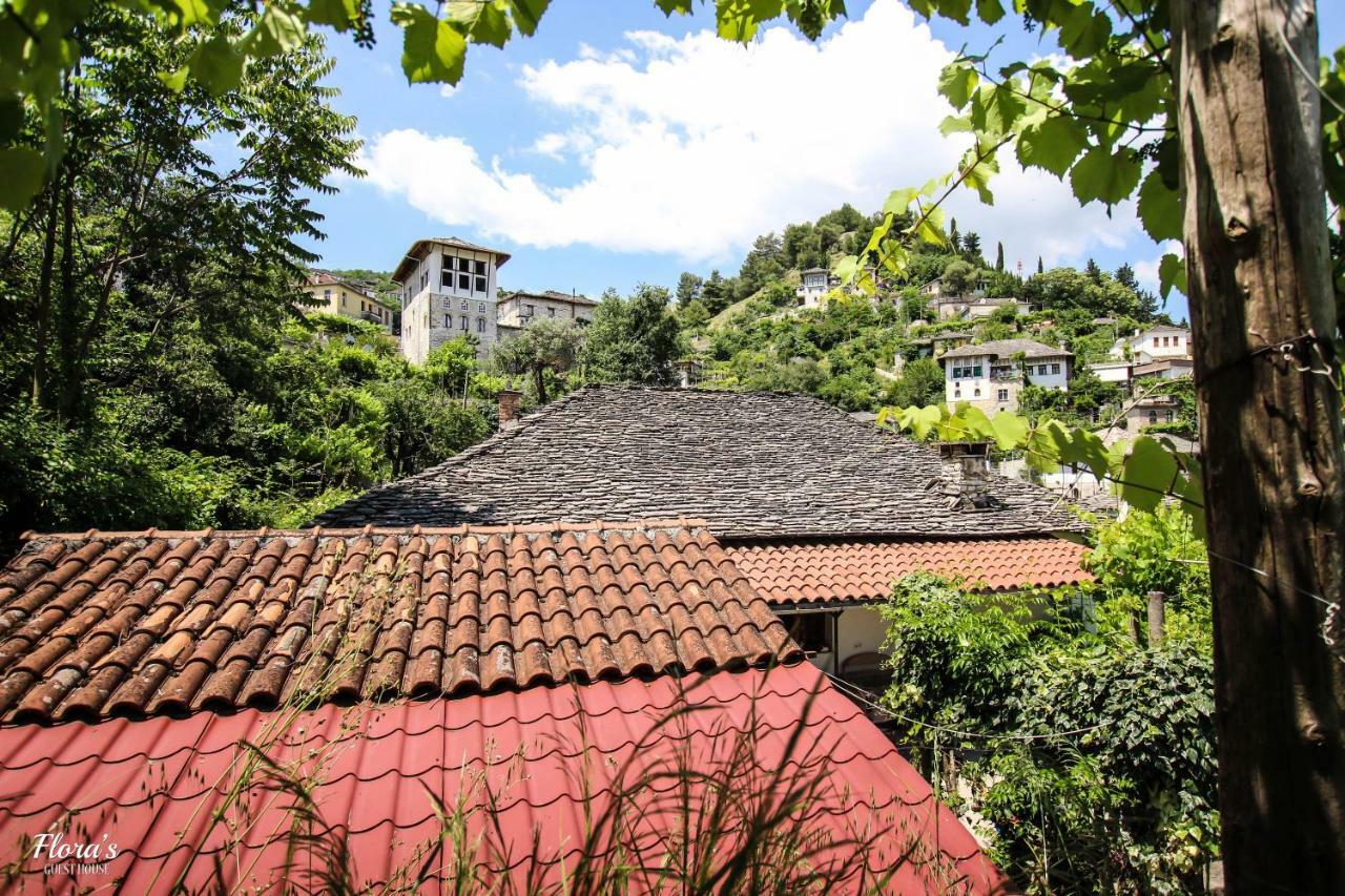 Flora'S Guesthouse 'The Fir Gate' Gjirokastër المظهر الخارجي الصورة