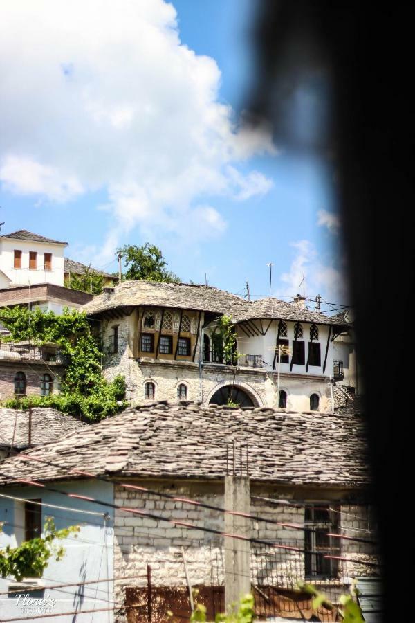 Flora'S Guesthouse 'The Fir Gate' Gjirokastër المظهر الخارجي الصورة