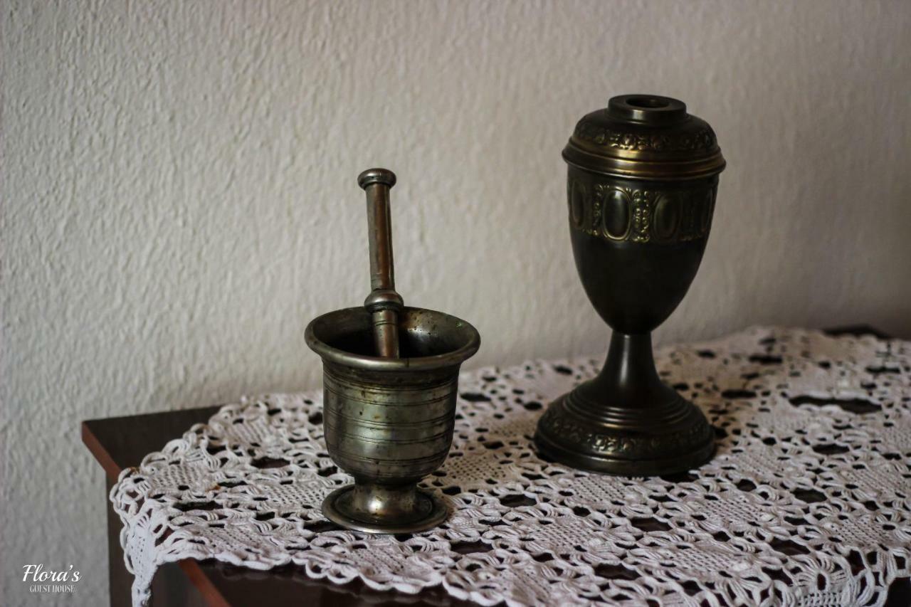 Flora'S Guesthouse 'The Fir Gate' Gjirokastër المظهر الخارجي الصورة